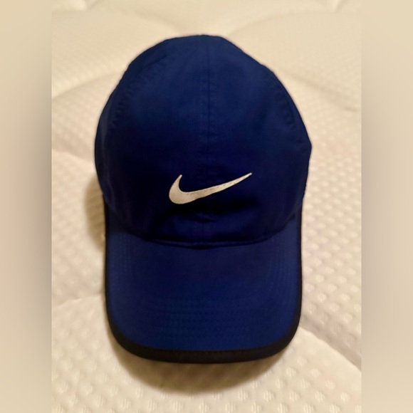 Nike Featherlight Dri-Fit Cap in Blue and Black - Picture 1 of 4